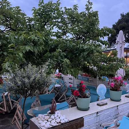 Villa Laura Nea Michaniona